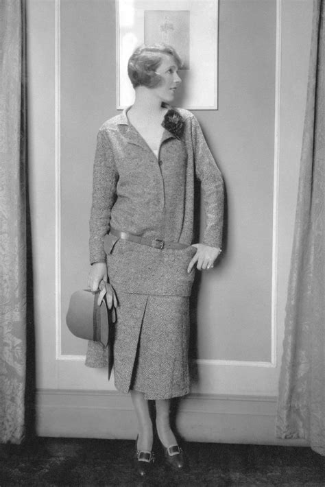 chanel tweed suit 1920s.